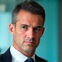 Ritratto professionale del Dott. Marco Bianchi, specialista in medicina dello sport e fitness.