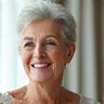 Ritratto sorridente di Anna, 72 anni